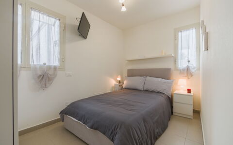Casa Giuditta: Mobilia, Letto, Camera Da Letto, Interior Design, Bedding, Lenzuolo, Pavimento, Soffitto, Legna, Camera
