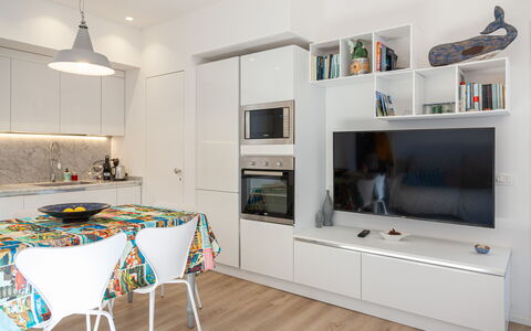 La Casa Dei Mandarini: Mobilia, Interior Design, Cucina, Elettrodomestico Da Cucina, Pavimentazione, Parete, Controsoffitto, Cabinetry, Legna, Apparecchio Major
