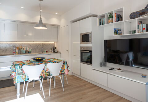 La Casa Dei Mandarini: Mobilia, Interior Design, Cucina, Pavimentazione, Parete, Elettrodomestico Da Cucina, Controsoffitto, Cabinetry, Legna, Soffitto