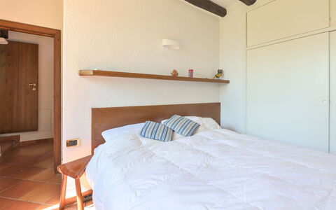 La Tagliata: Letto, Camera Da Letto, Parete, Interior Design, Bedding, Lenzuolo, Legna, Mobilia, Pavimentazione, Pavimento