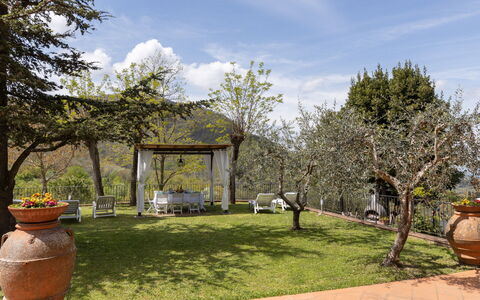 Agriturismo Casa Da Pietro: Mobilia, Giardino, Backyard, Landscaping, Mobili Da Esterno, Sedia, Cortile, Prato, Vaso Di Fiori, Shade