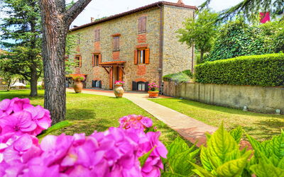 Agriturismo Casa Da Pietro: Garden, Estate, Landscaping, Lawn, Yard, Hacienda, Backyard, Villa, Mansion, Farmhouse