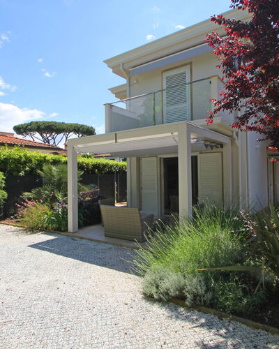 Casa Simonetta: Residential Area, Shrub, Home, House, Garden, Shade, Landscaping, Yard, Estate