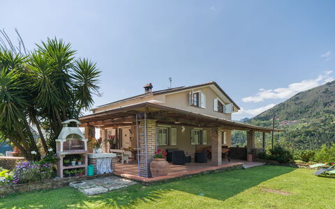 Casa al Pianaccio: House, Home, Porch, Residential Area, Roof, Cottage, Estate, Farmhouse, Balcony, Garden