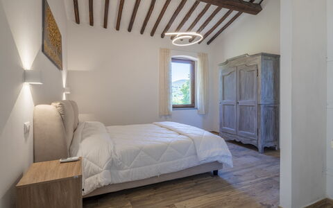 Villetta Cafaggio, Ac, Wifi, Panzano In Chianti: Bed, Bedroom, Interior Design, Furniture, Wall, Bedding, Bed Sheet, Flooring, Wood, Ceiling