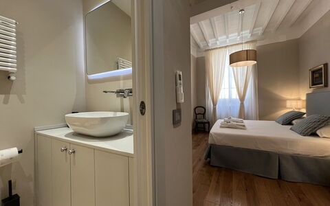 Via Roma 39: Interior Design, Mobilia, Camera Da Letto, Letto, Pavimentazione, Pavimento, Camera, Soffitto, Lenzuolo, Bedding