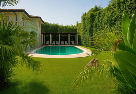 Villa Forte Dei Marmi, Pool & Garden: Verde, Piscina, Arbusto, Casa, Ricorrere, Giardino, Shade, Estate, Prato, Cortile