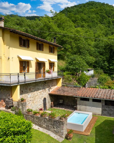 Villa Fornaci: Cottage, Rural Area, Valley, Hill Station, Mountain Range, Village, Eco Hotel, Farmhouse, Swimming Pool, Mountain Village