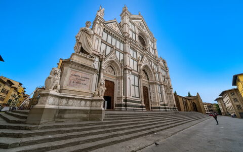 San Cristofano Blu Apartment Santa Croce, Florence: Cielo, Facciata, Punto Di Riferimento, Luogo Di Culto, Chiesa, Architettura Medievale, Mattina, Attrazione Turistica, Luoghi Santi