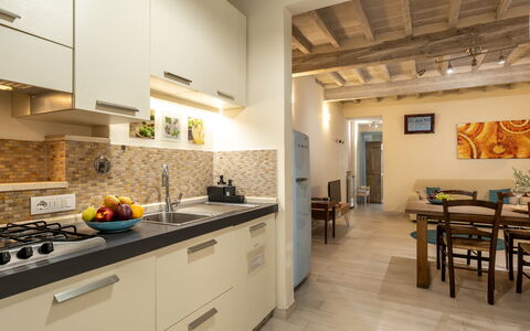 San Cristofano Blu Apartment Santa Croce, Florence: Interior Design, Mobilia, Pavimentazione, Controsoffitto, Cucina, Legna, Soffitto, Pavimento, Apparecchio Major, Elettrodomestico Da Cucina