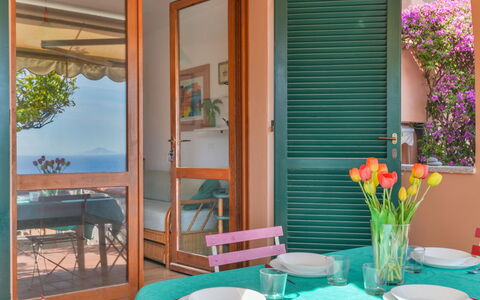Sunny House: Mobilia, Pavimentazione, Interior Design, Legna, Cucina & Sala Da Pranzo Tavolo, Pavimento, Sedia, Tavolo, Sala Da Pranzo, Soffitto