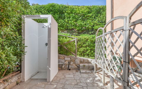 Sunny House: Mobilia, Pavimentazione, Interior Design, Legna, Cucina & Sala Da Pranzo Tavolo, Pavimento, Sedia, Tavolo, Sala Da Pranzo, Soffitto