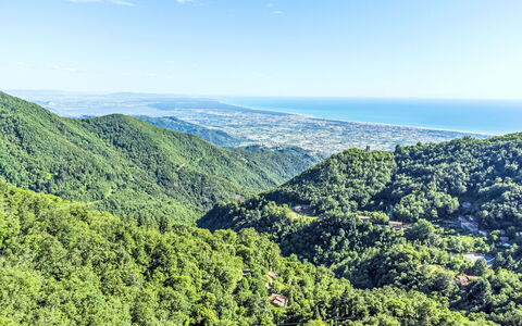 Casa Brezza del Gabberi: Sky, Mountainous Landforms, Daytime, Green, Natural Environment, Mountain, Vegetation, Natural Landscape, Hill, Highland