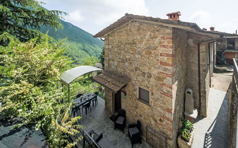 Casa Brezza del Gabberi: Cottage, Mountain Range, Stone Wall, Mountain Village, Balcony, Houseplant, Flowerpot, Eco Hotel, Flagstone