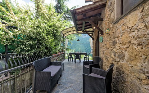 Casa Brezza del Gabberi: Balcony, Porch, Fence, Shade, Eco Hotel, Handrail, Villa, Houseplant