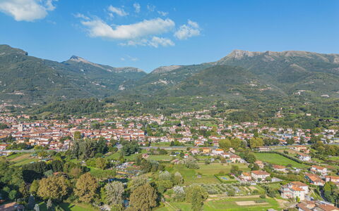 Casa Brezza del Gabberi: Mountain, Mountainous Landforms, Hill, Residential Area, Mountain Range, Highland, Landscape, Hill Station, Horizon, Town