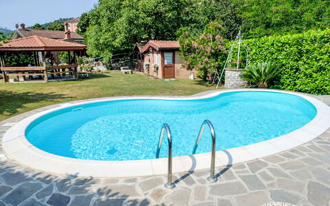 Titta: Piscina, Shade, Ricorrere, Landscaping, Resort Citta ', Recinzione, Hotel, Località Balneare