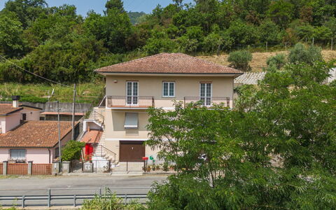 Titta: Costruzione, Casa, Casa, Zona Residenziale, Architettura, Tetto, Area Rurale, Insediamento Umano, Villaggio, Pendenza