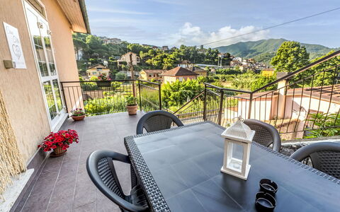 Titta: Balcone, Mobili Da Esterno, Sedia, Recinzione, Portico, Eco Hotel, Pianta Della Casa, Tavolo Esterno, Villa