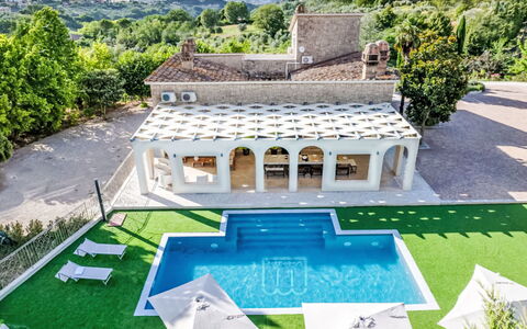 Umbriancevilla: Swimming Pool, Estate, Mansion, Leisure, Garden, Hacienda, Villa, Courtyard, Resort, Landscaping
