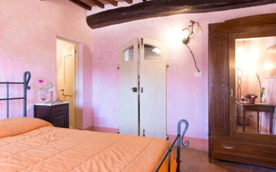 Lilla: Mobilia, Interior Design, Parete, Pavimentazione, Camera Da Letto, Legna, Pavimento, Letto, Soffitto, Camera