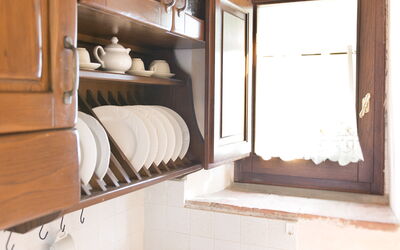 Cecilia: Cucina, Elettrodomestico Da Cucina, Controsoffitto, Legna, Lavandino Della Cucina, Interior Design, Cabinetry, Apparecchio Major, Elettrodomestico, Lavello