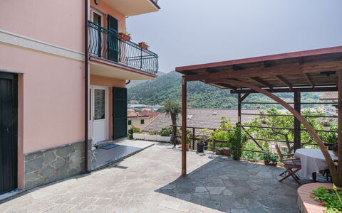 Il Caprifoglio: Blu, Giallo, Balcone, Color Legno, Hotel, Pianta Della Casa
