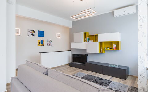 Il Caprifoglio: Blu, Giallo, Balcone, Color Legno, Hotel, Pianta Della Casa