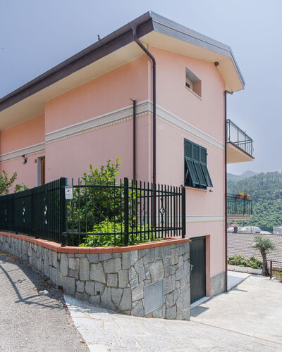 Il Caprifoglio: Blue, Yellow, Balcony, Wood Stain, Hotel, Houseplant