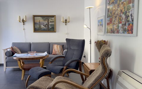 Anne-britt Home: Mobilia, Pavimentazione, Interior Design, Legna, Pavimento, Sedia, Illuminazione, Soggiorno, Camera, Casa