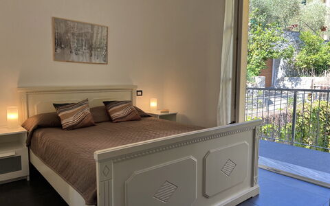 Anne-britt Home: Mobilia, Interior Design, Letto, Camera Da Letto, Pavimentazione, Legna, Camera, Pavimento, Lenzuolo, Bedding