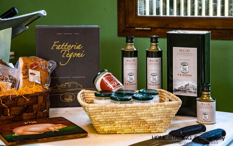Villa Airone Tegoni, Pool, Radicondoli: Bottiglia, Vino, Cibo, Bottiglia Di Vetro