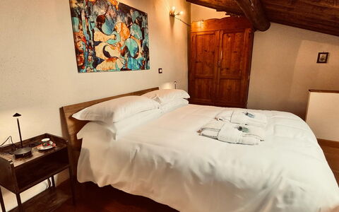 Appartamento Del Mercato: Wall, Wood, Interior Design, Bedroom, Bed, Floor, Flooring, Bed Sheet, Ceiling, Brown