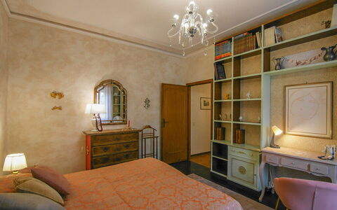 Butterfly Apartment In Lucca: Mobilia, Interior Design, Parete, Legna, Camera, Camera Da Letto, Soffitto, Letto, Pavimentazione, Pavimento