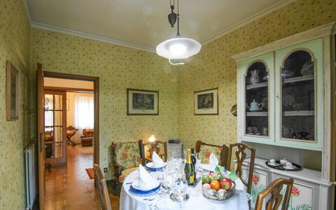 Butterfly Apartment In Lucca: Interior Design, Mobilia, Legna, Soffitto, Pavimentazione, Illuminazione, Sala Da Pranzo, Pavimento, Camera, Tavolo