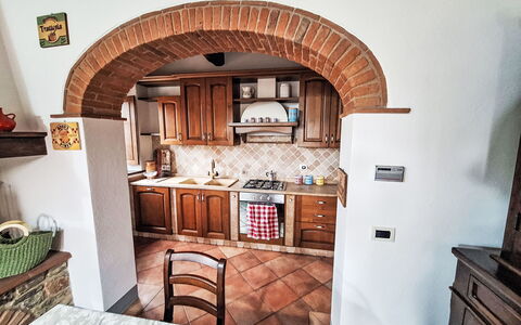 Gaiole Apartament: Parete, Interior Design, Mobilia, Legna, Cucina, Pavimentazione, Cabinetry, Controsoffitto, Arco, Soffitto