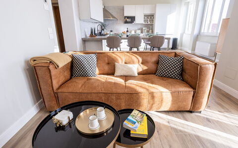 Casa Coccinella: Mobilia, Interior Design, Pavimentazione, Pavimento, Divano, Legna, Pavimento In Legno, Soggiorno, Appartamento