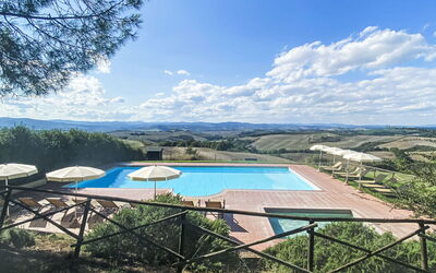 Montalcino 17: Swimming Pool, Villa, Hotel