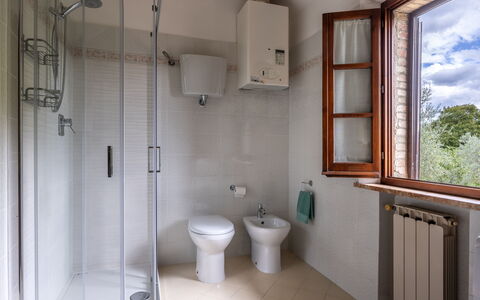 Oliveto del Cantarello: Pavimentazione, Pavimento, Interior Design, Camera, Idraulico Fixture, Porta, Appartamento, Idraulico, Rubinetto, Lavello