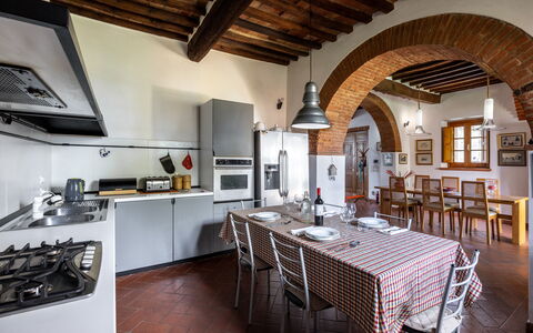 Maria Gabriella Holiday Home In Monticchiello: Mobilia, Parete, Interior Design, Pavimentazione, Soffitto, Cucina, Casa, Sedia, Camera, Pavimento
