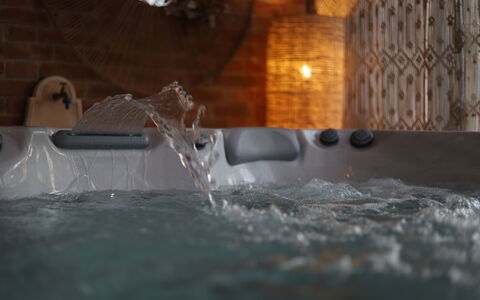 The Tuscan Retreat Spa: Vasca Da Bagno, Idraulico Fixture, Vasca Idromassaggio, Bagno, Idraulico, Rubinetto