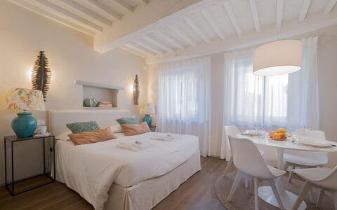 Guelfa 60: Interior Design, Furniture, Bed, Bedroom, Wall, Flooring, Floor, Ceiling, Room, Bedding