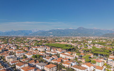 Onda Loft: Daytime, Urban Area, Residential Area, Horizon, City, Neighbourhood, Landscape, Hill, Town, Bird'S-Eye View