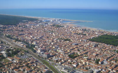 Viareggio 623: Giorno, Fotografia Aerea, Zona Urbana, Visione Globale, Orizzonte, Zona Residenziale, Paesaggio, Quartiere, Area Metropolitana, Costa