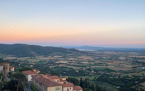 Casa Castelli: Horizon, Hill, Landscape, Highland, Rural Area, Human Settlement, Hill Station, Morning, Village, Evening