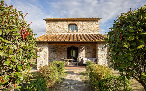 La Casina Cottage: Tetto, Casa, Arbusto, Lotto, Villetta, Area Rurale, Agriturismo, Estate, Giardino