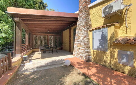 Your Tuscan Retreat: Legna, Pavimento, Shade, Color Legno, Portico, Struttura Esterna, Colonna, Backyard, Hacienda, Design