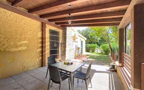 Your Tuscan Retreat: Legna, Mobilia, Pavimentazione, Portico, Mobili Da Esterno, Pavimento, Porta, Casa, Shade, Ricorrere