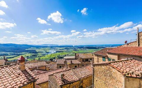 Your Tuscan Retreat: Orizzonte, Paesaggio, Zona Residenziale, Area Rurale, Tetto, Villaggio, Insediamento Umano, Sobborgo, Mattina, Pendenza