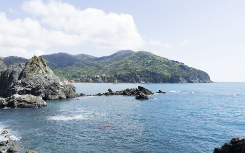Casa Dolly, Monterosso 5 Terre: Cielo, Blu, Acqua, Corpo D'Acqua, Roccia, Costa, Geografia Montane, Costiera E Morfologie Oceanic, Montagna, Paesaggio Naturale